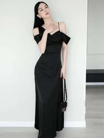 Trio Ji đen lụa trễ vai S