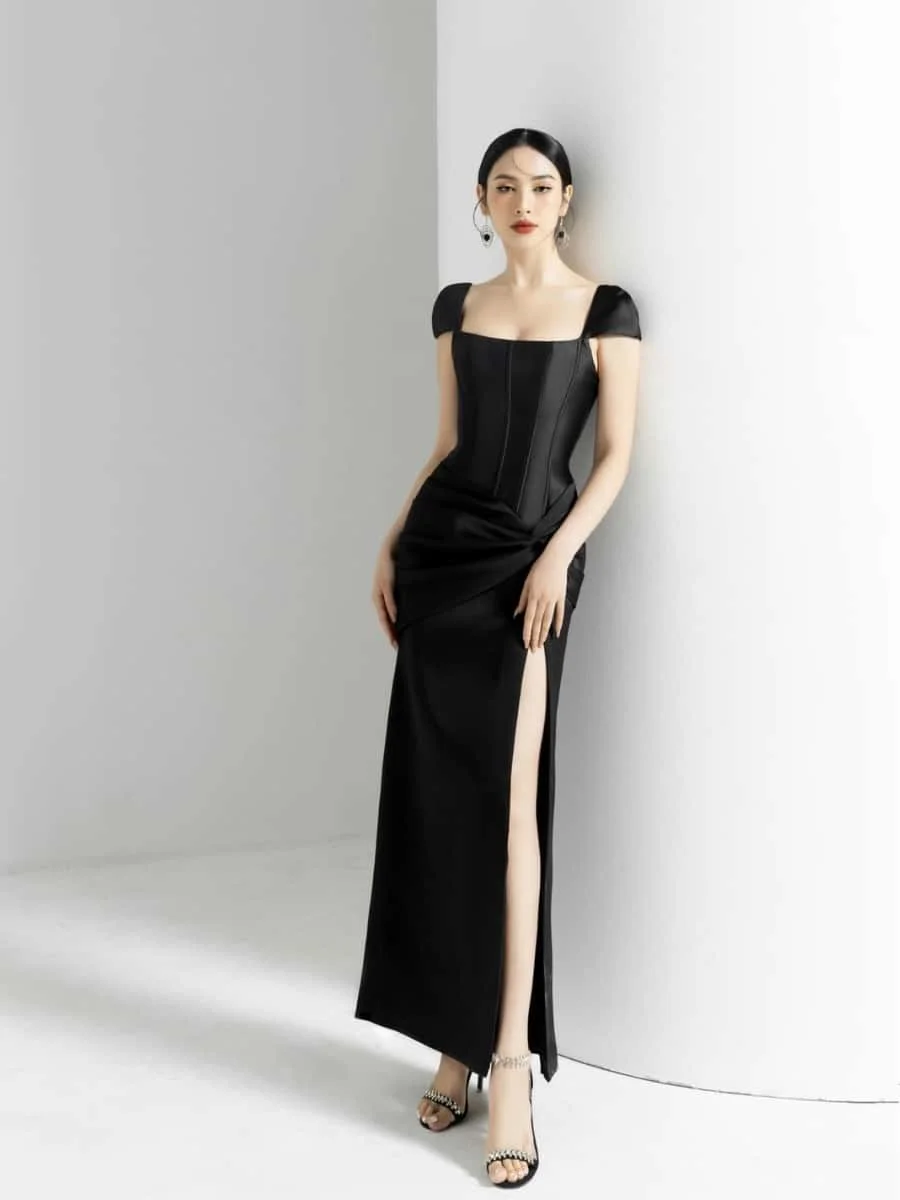 Ashyley đen lụa xẻ tà M