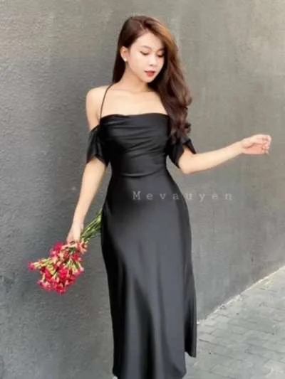Moment House đen lụa trễ vai L