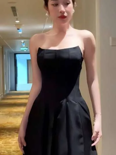 Quinee đen corset cúp ngực S