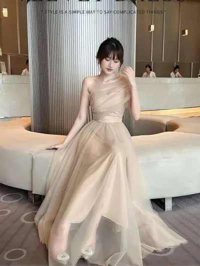 Jolie loft nude ren lệch vai S