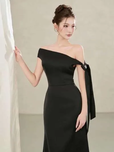 Moment house đen cột dây lụa L