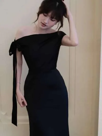 Moment house đen cột dây lụa S