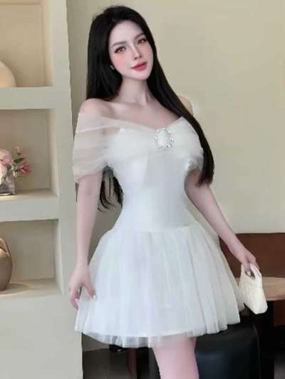 Jolie loft trắng ren ngắn trễ vai L