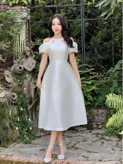 Lucido trắng tay bồng cổ đính đá L